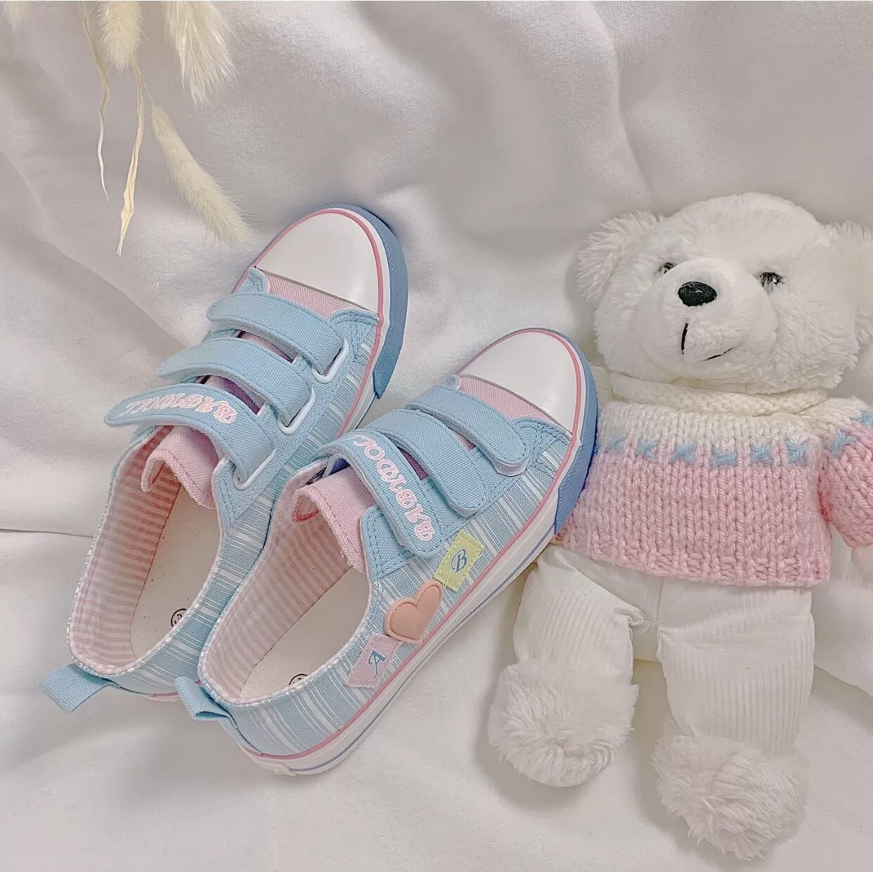 CREAM PINK BLUE CANVAS SHOES BY70015